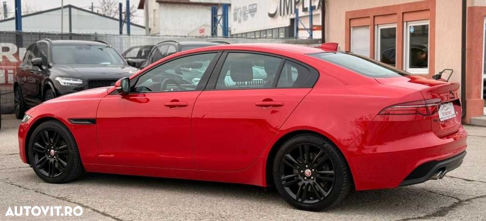 Jaguar XE D200 RWD MHEV R-Dynamic S - 6
