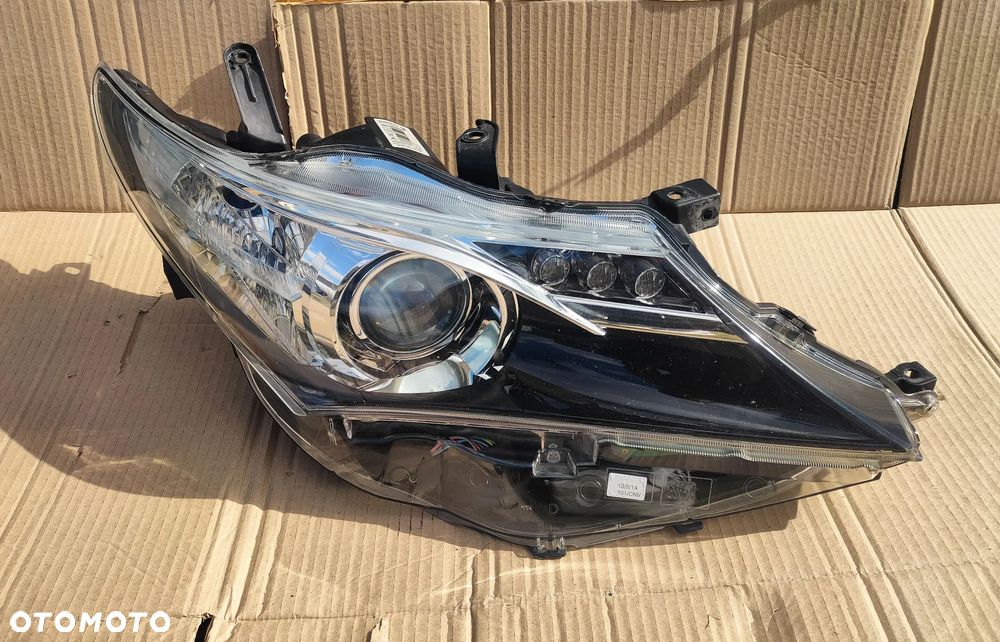 Xenon prawy lampa prawa Toyota Auris II 2013- - 1
