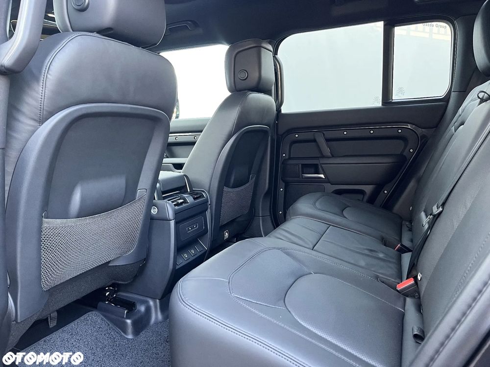 Land Rover Defender 110 D300 X-Dynamic HSE - 9
