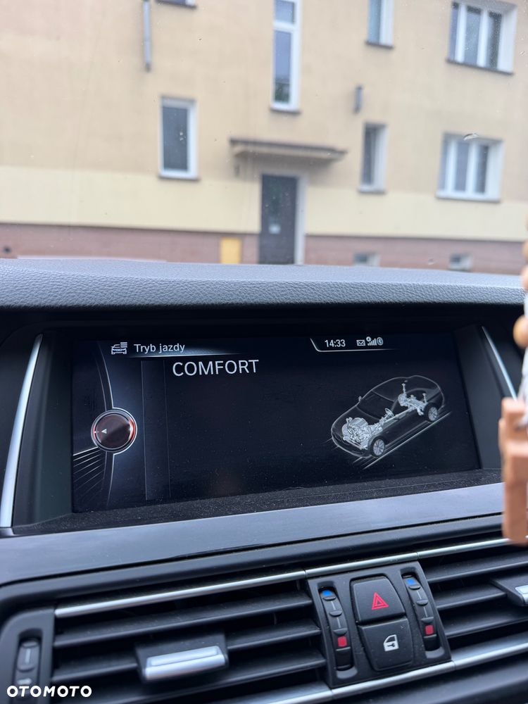 BMW Seria 5 525d xDrive - 24
