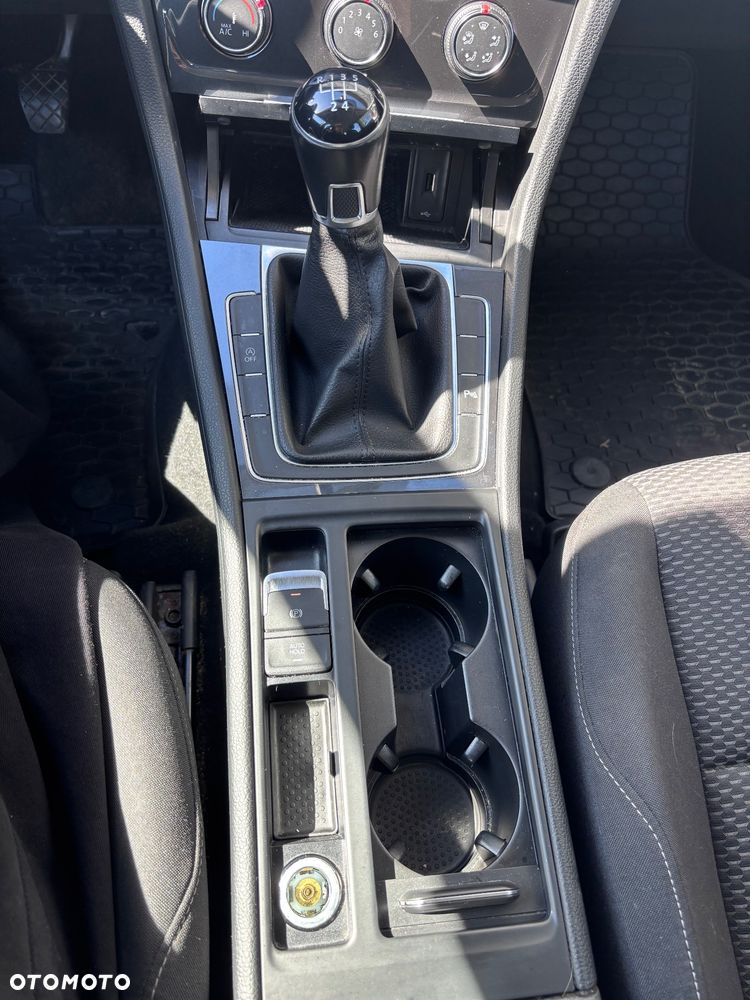 Volkswagen Golf 1.6 TDI BMT Comfortline - 13