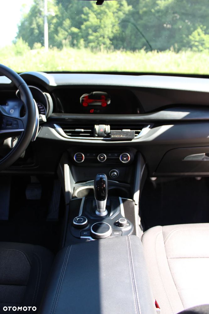 Alfa Romeo Stelvio 2.0 Turbo 16V AT8-Q4 - 33