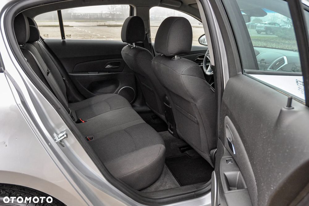 Chevrolet Cruze - 12