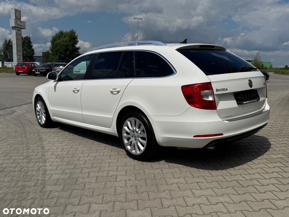 Skoda Superb 2.0 TDI Elegance DSG - 11