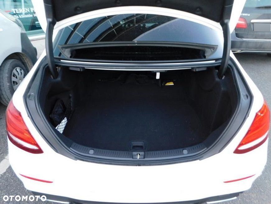 Mercedes-Benz Klasa E 220 d 4-Matic 9G-TRONIC - 10