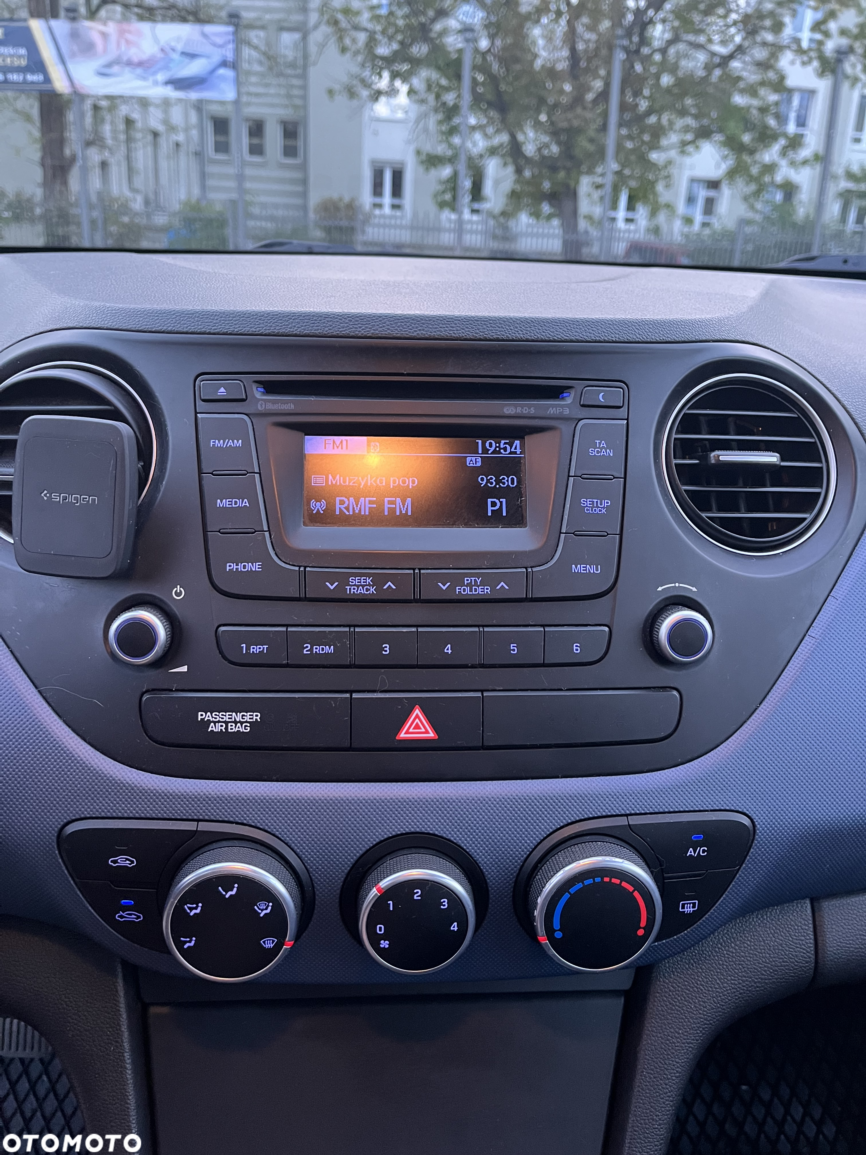 Hyundai i10 1.0 - 12