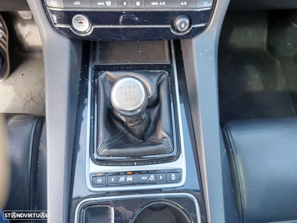 Jaguar F-Pace 2.0 i4D Prestige AWD - 32