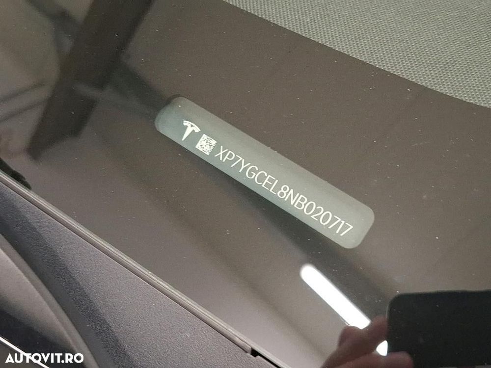 Tesla Model Y Performance Dual Motor AWD - 29