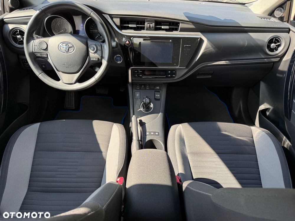 Toyota Auris - 11