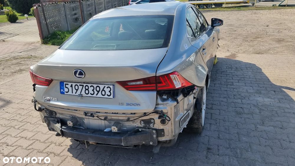 Lexus IS 300h Elegance - 14
