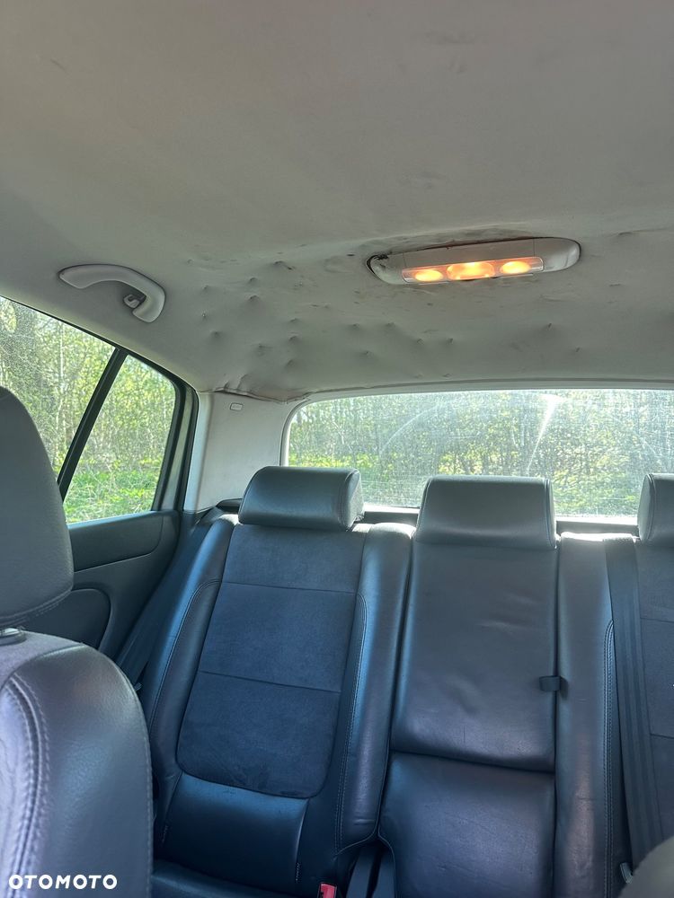 Volkswagen Golf Plus 2.0 TDI Comfortline - 21