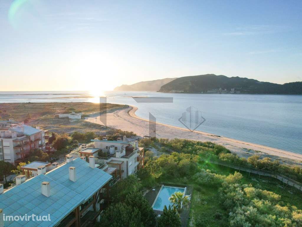 Apartamento T3 com terraço com Vista Rio e Garagem para Venda em Troia - Grande imagem: 3/50