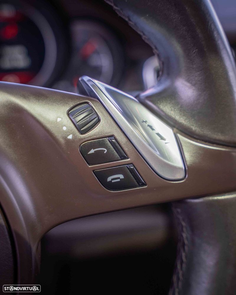 Porsche Panamera 4S PDK - 31