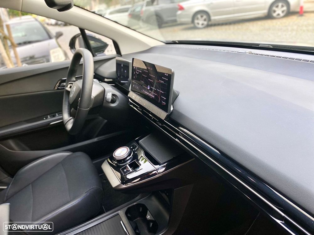 MG MG4 64 kWh Luxury - 28