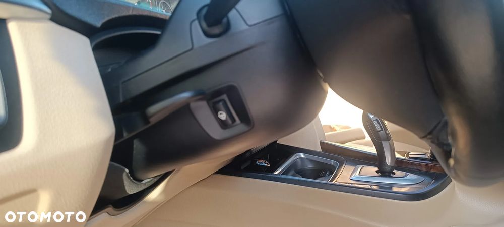 BMW Seria 3 320i Sport-Aut Sport Line - 7