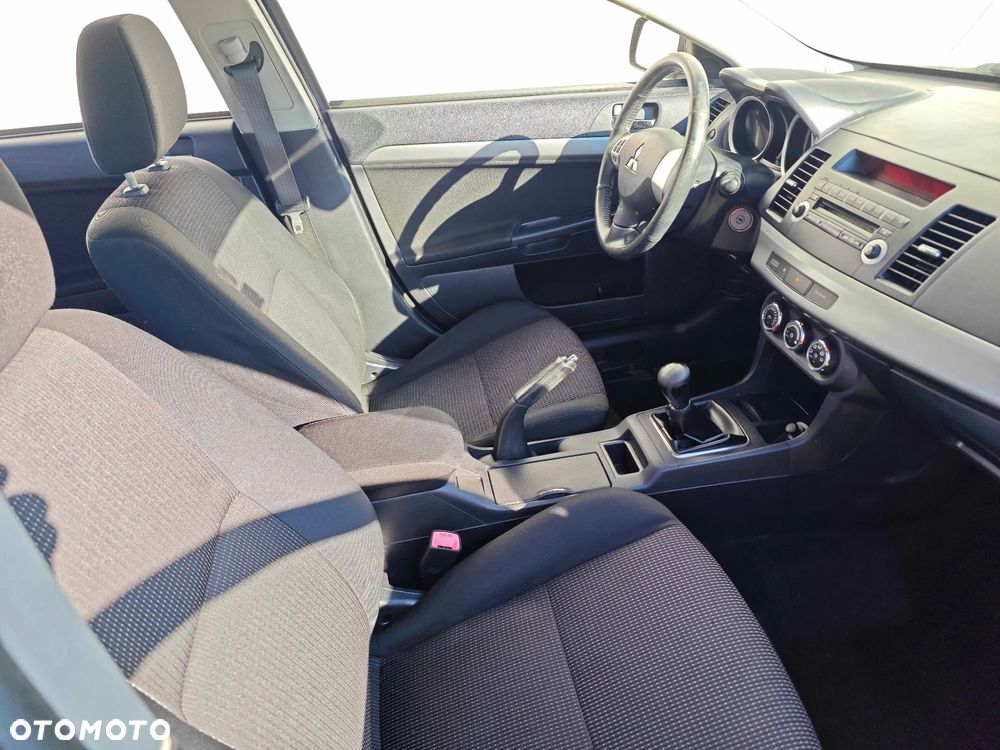 Mitsubishi Lancer 1.6 Invite - 13