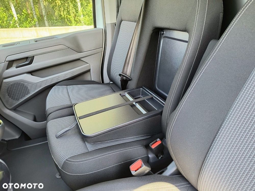 Volkswagen Transporter Furgon silnik: 2,0 l TDI 150 KM / skrzynia biegów: 6-biegowa manualna rozstaw osi: 3100 mm - 16