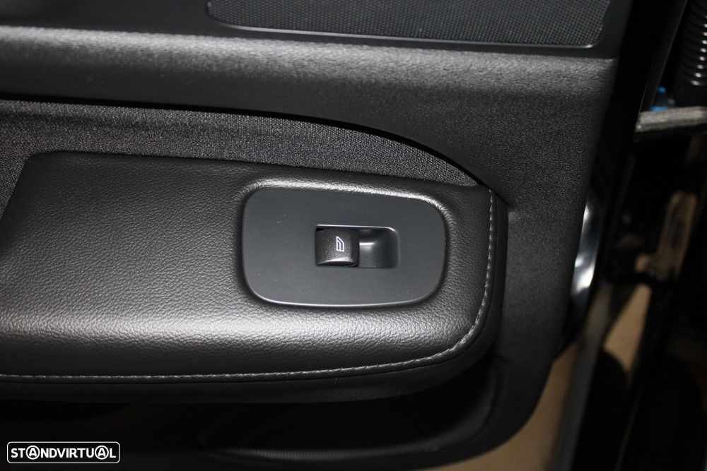 Volvo V60 2.0 B4 Momentum Core Geartronic - 27