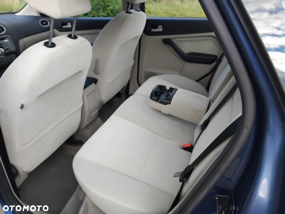 Ford Focus 1.6 Ghia - 19