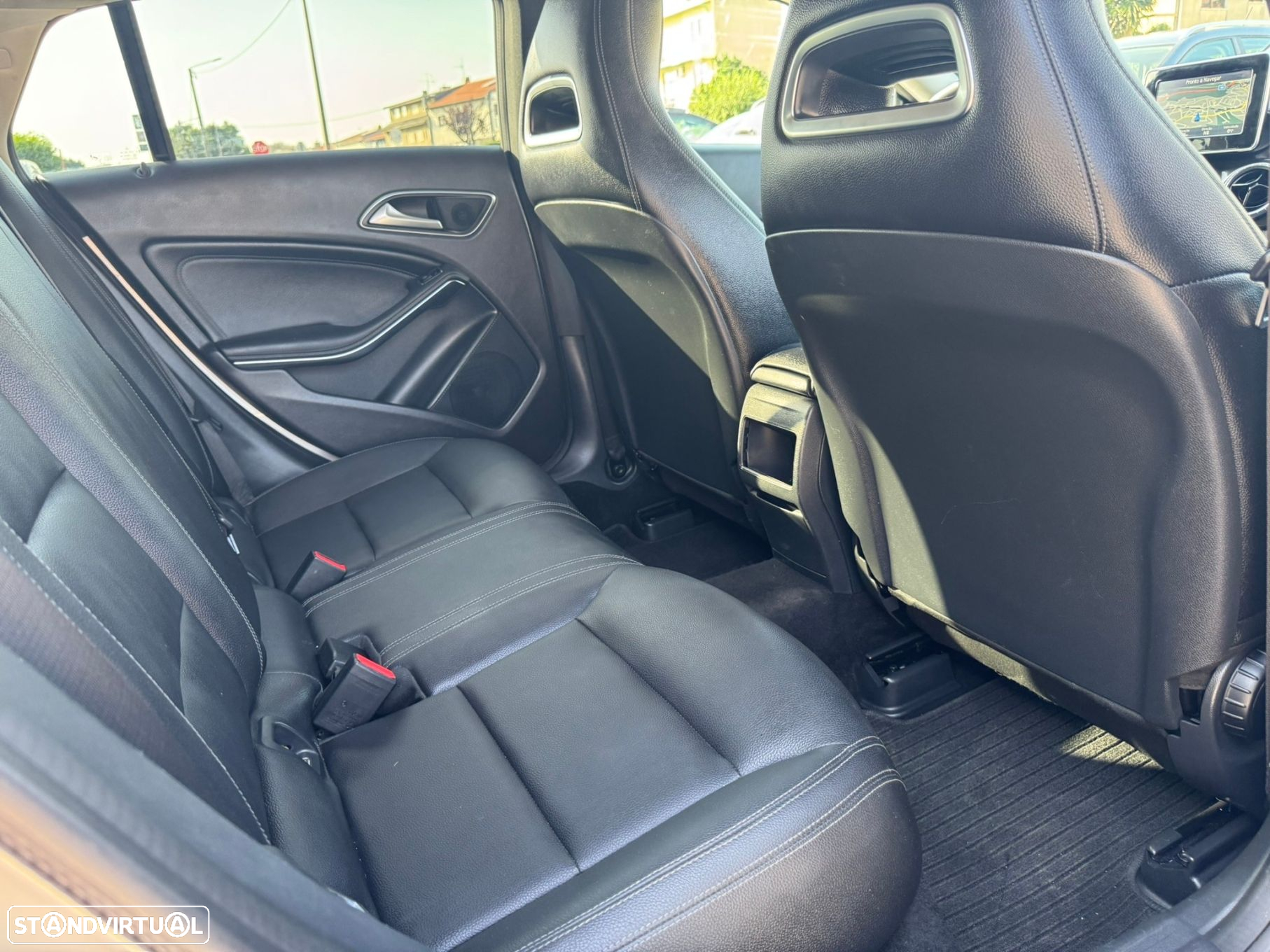 Mercedes-Benz CLA 180 d Shooting Brake - 14