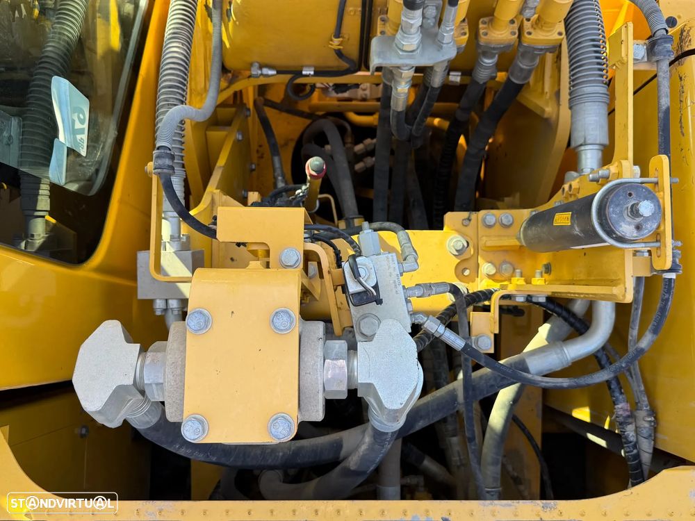 Komatsu PC210LC-11 - 16