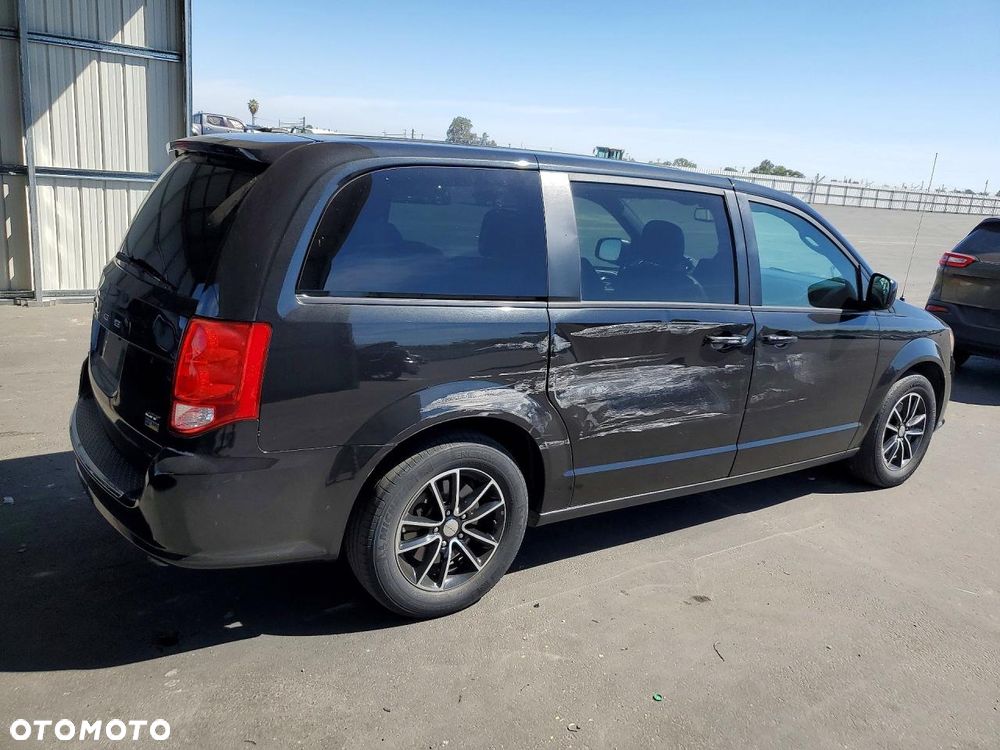Dodge Grand Caravan - 4