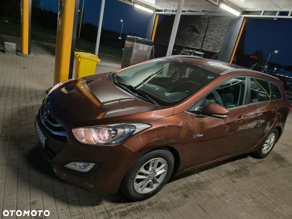 Hyundai i30 blue Kombi 1.6 CRDi Classic - 32