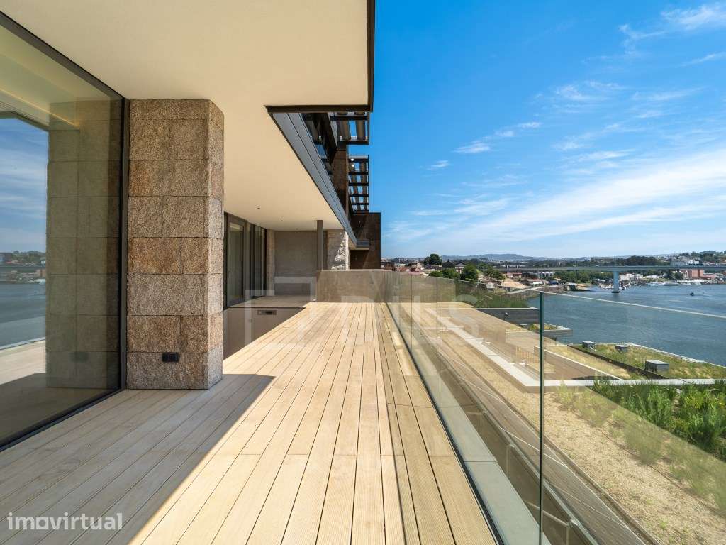 Moradia T4 Duplex, com terraço e piscina, frente ao Rio Douro - Grande imagem: 2/112