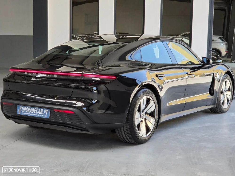 Porsche Taycan 4 - 18