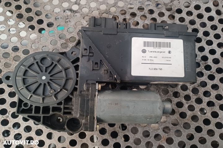 Motoras macara geam spate stanga 0130821765 Volkswagen VW Touareg gen - 4