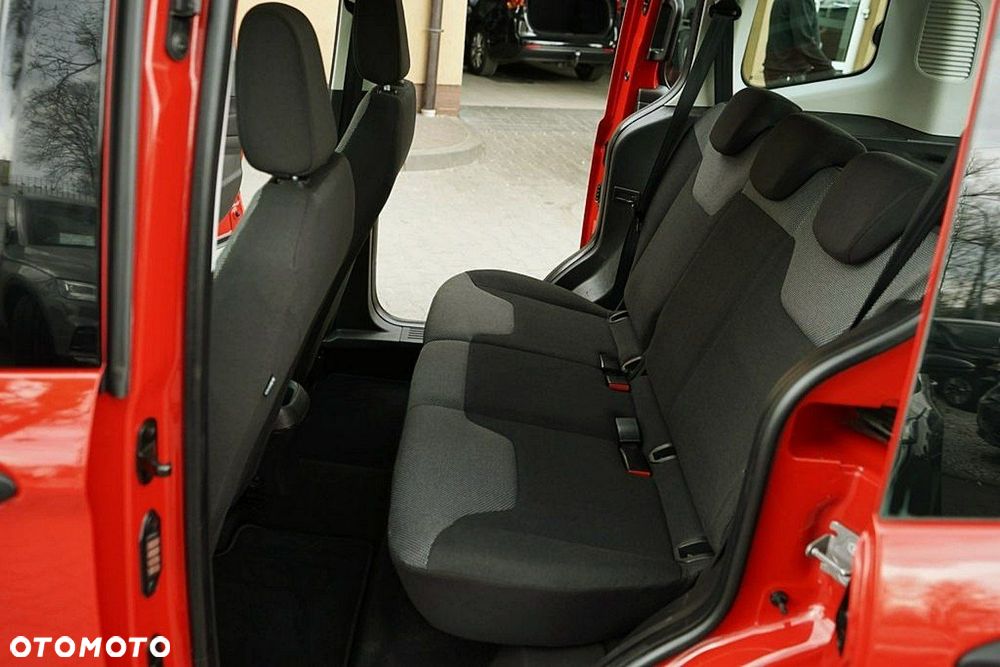 Ford Transit Courier - 14