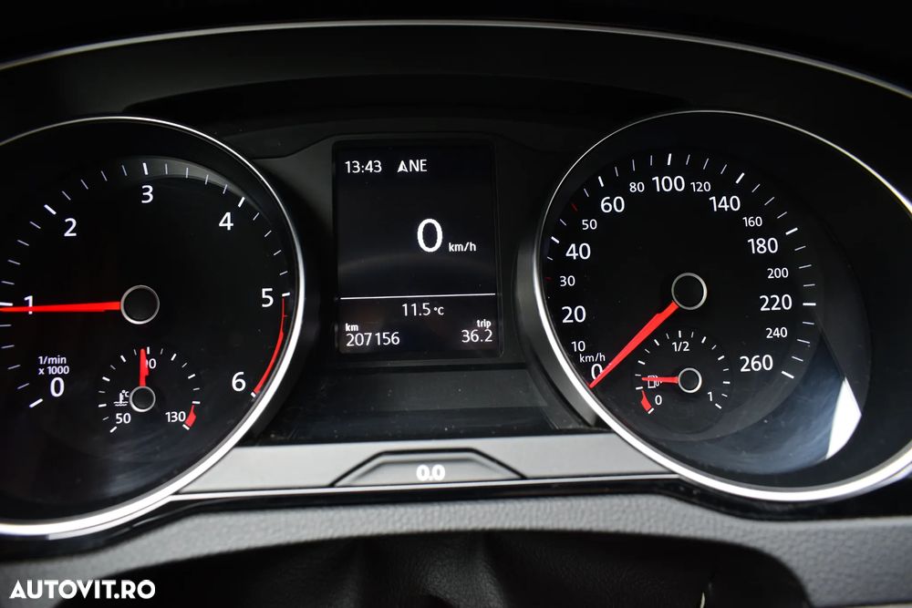 Volkswagen Passat Variant 2.0 TDI (BlueMotion Technology) Highline - 18
