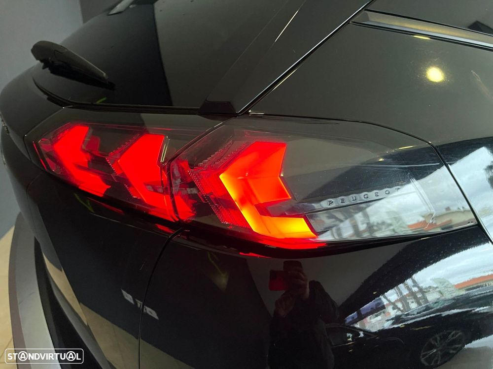 Peugeot 2008 1.2 PureTech Allure Pack EAT8 - 28