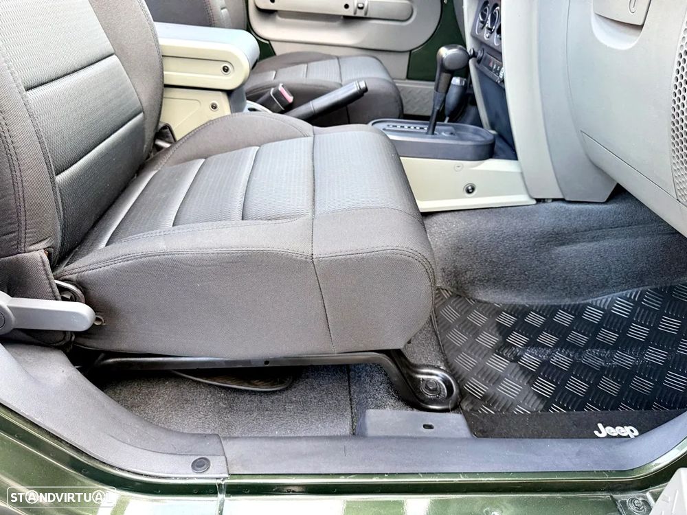 Jeep Wrangler 2.8 CRD ATX Sport - 21