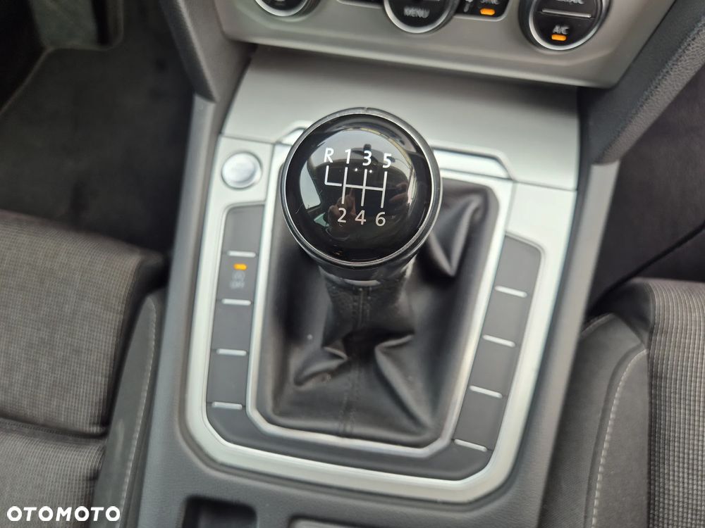 Volkswagen Passat 2.0 TDI (BlueMotion Technology) Highline - 20