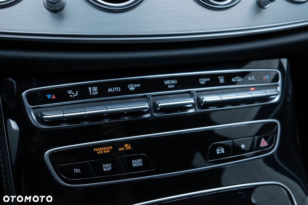 Mercedes-Benz Klasa E 300 de 4Matic 9G-TRONIC AMG Line - 19