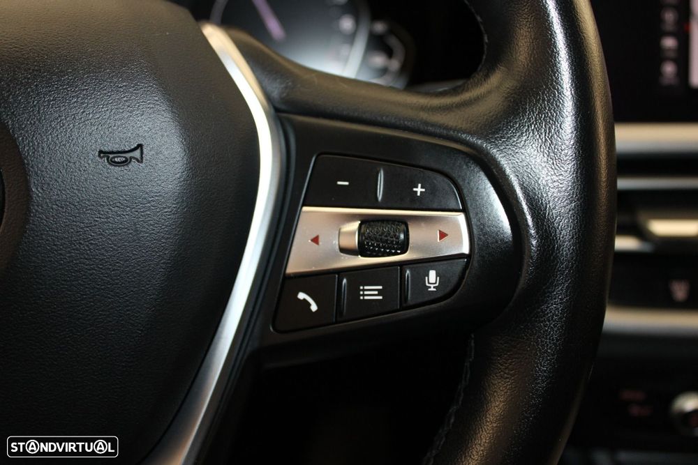 BMW 330 e Touring Auto - 11