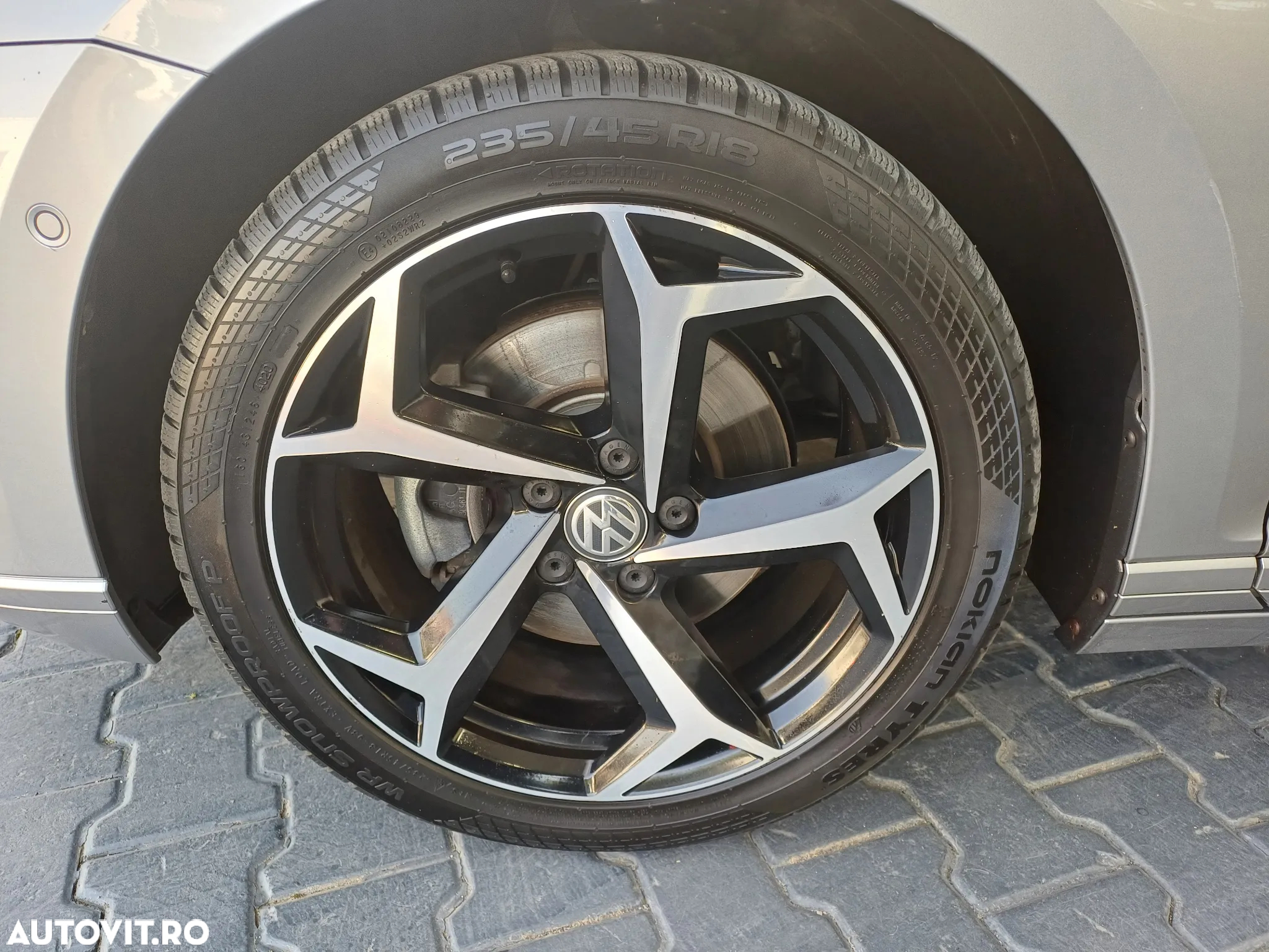 Volkswagen Passat 2.0 TDI DSG Comfortline - 4