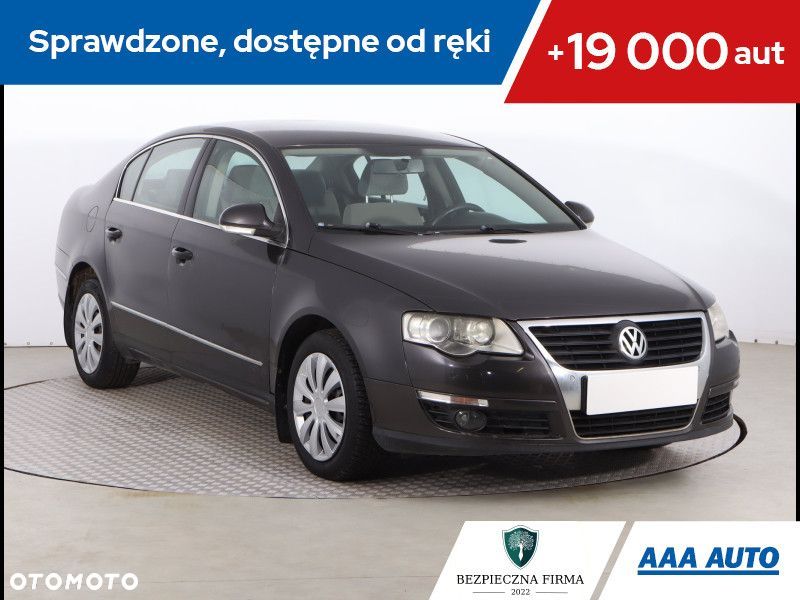 Volkswagen Passat - 1
