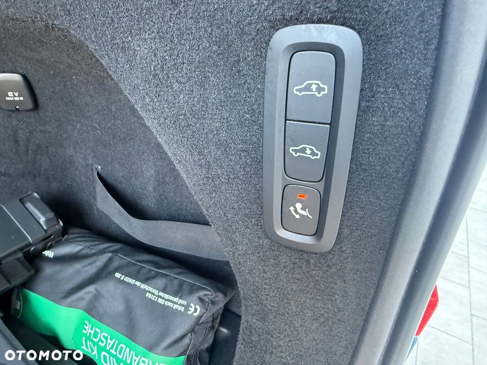 Volvo XC 90 T8 AWD Plug-In Hybrid R-Design 7os - 18