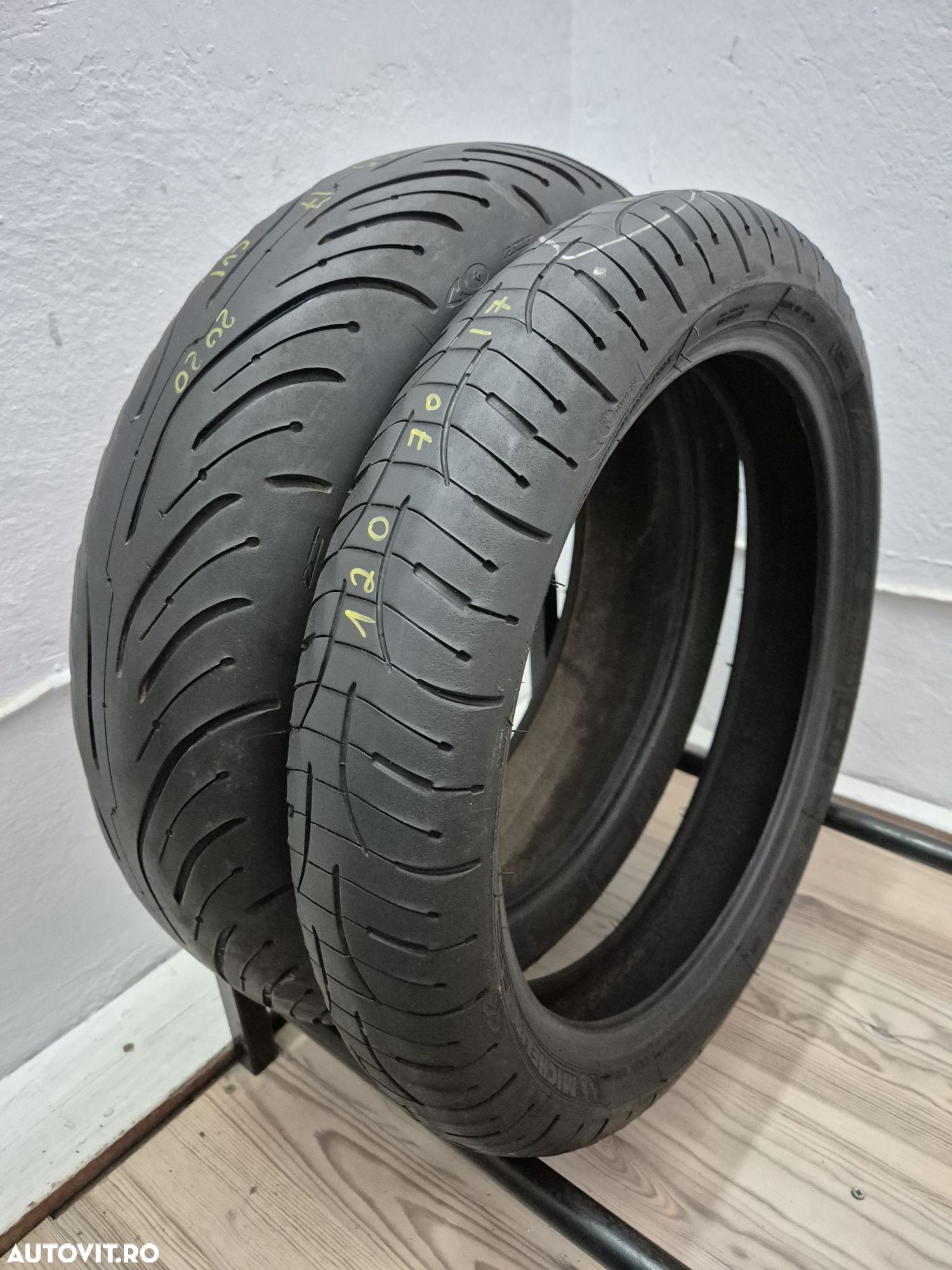 Set anvelope moto 120 70 17 cu 180 55 17 Michelin road 4 - 1