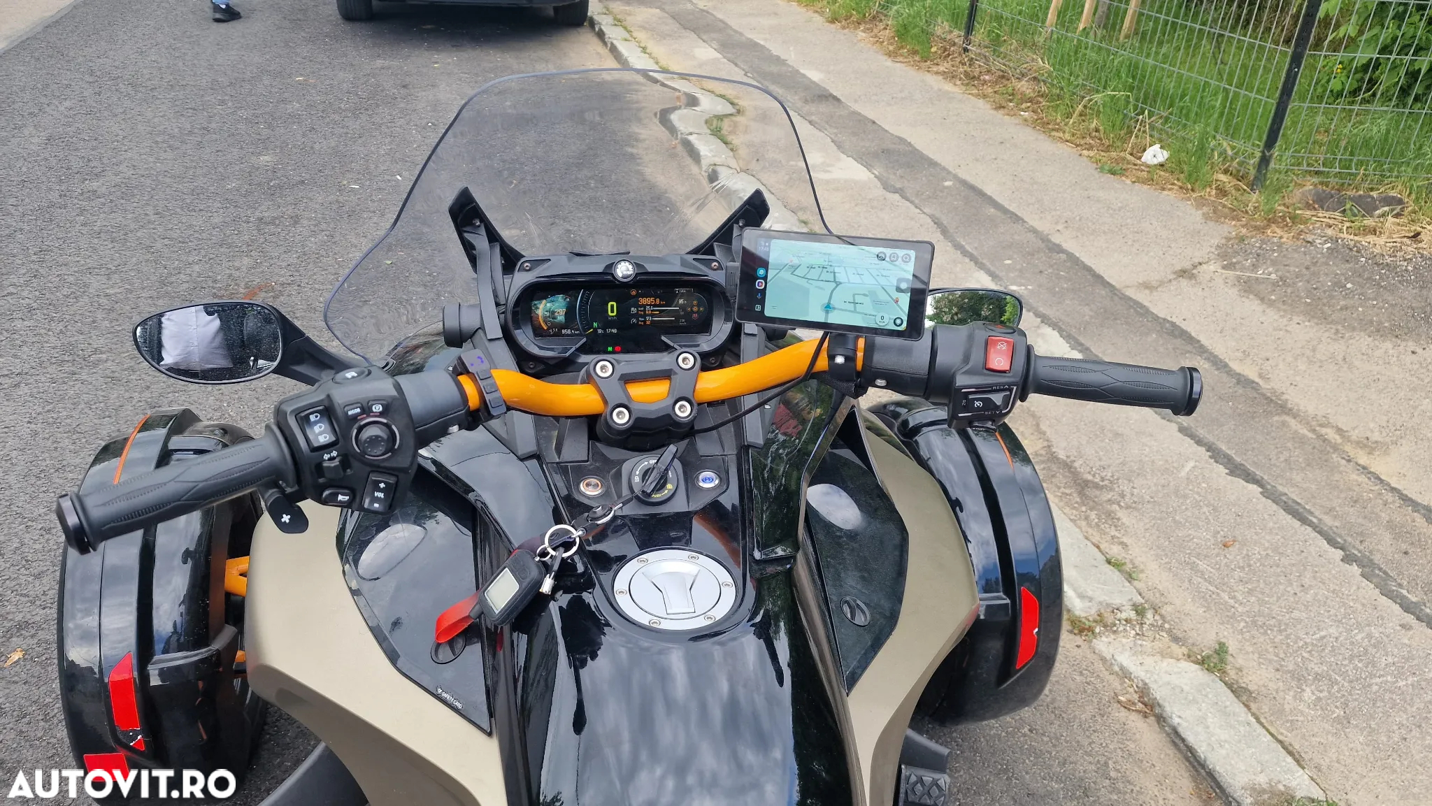 Can-Am Spyder - 12