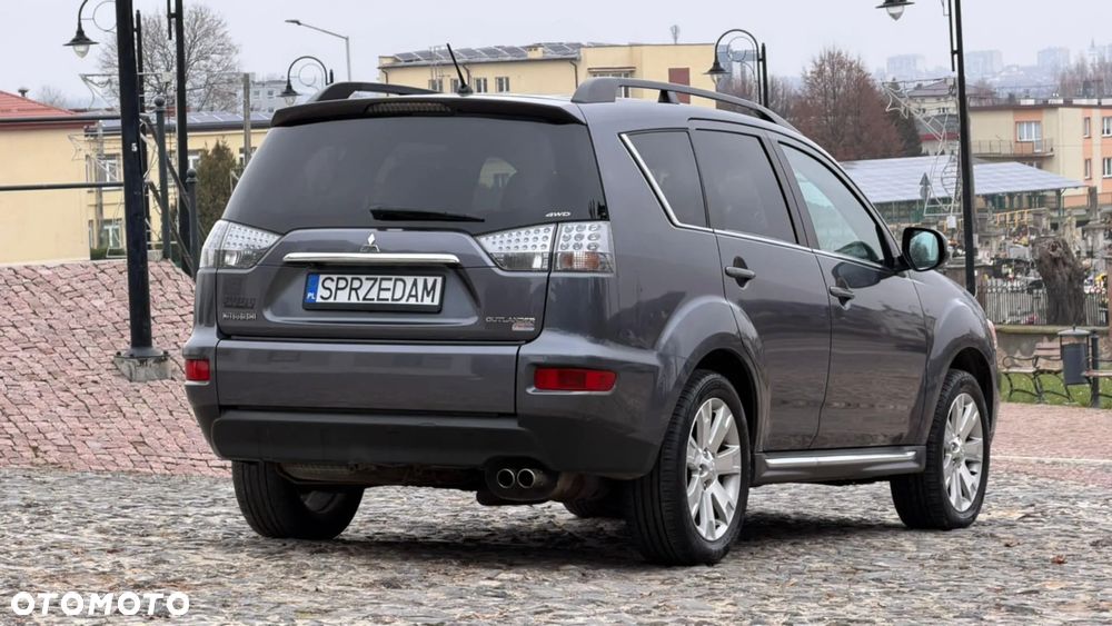 Mitsubishi Outlander - 25