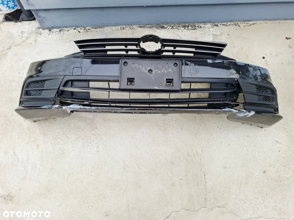 Zderzak Przód Przedni Grill VW Jetta 5C Lift 2015-2018 5C6807217M