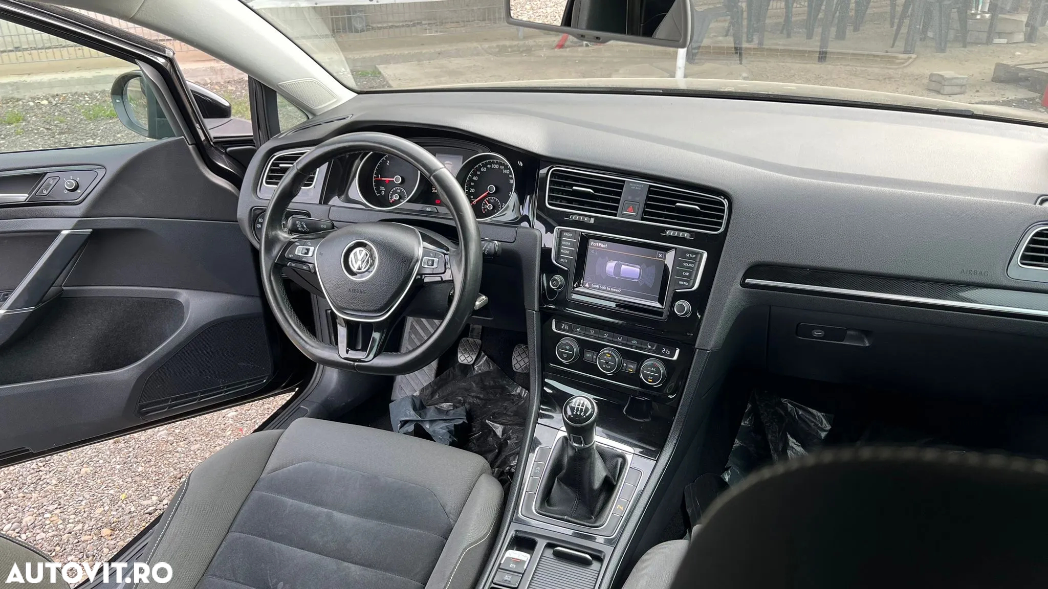 Volkswagen Golf - 23