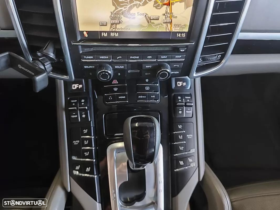 Porsche Cayenne II Platinum Edition - 38