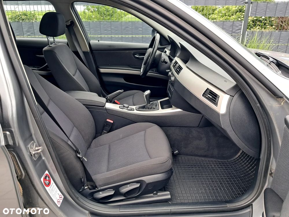 BMW Seria 3 318d DPF Edition Sport - 20