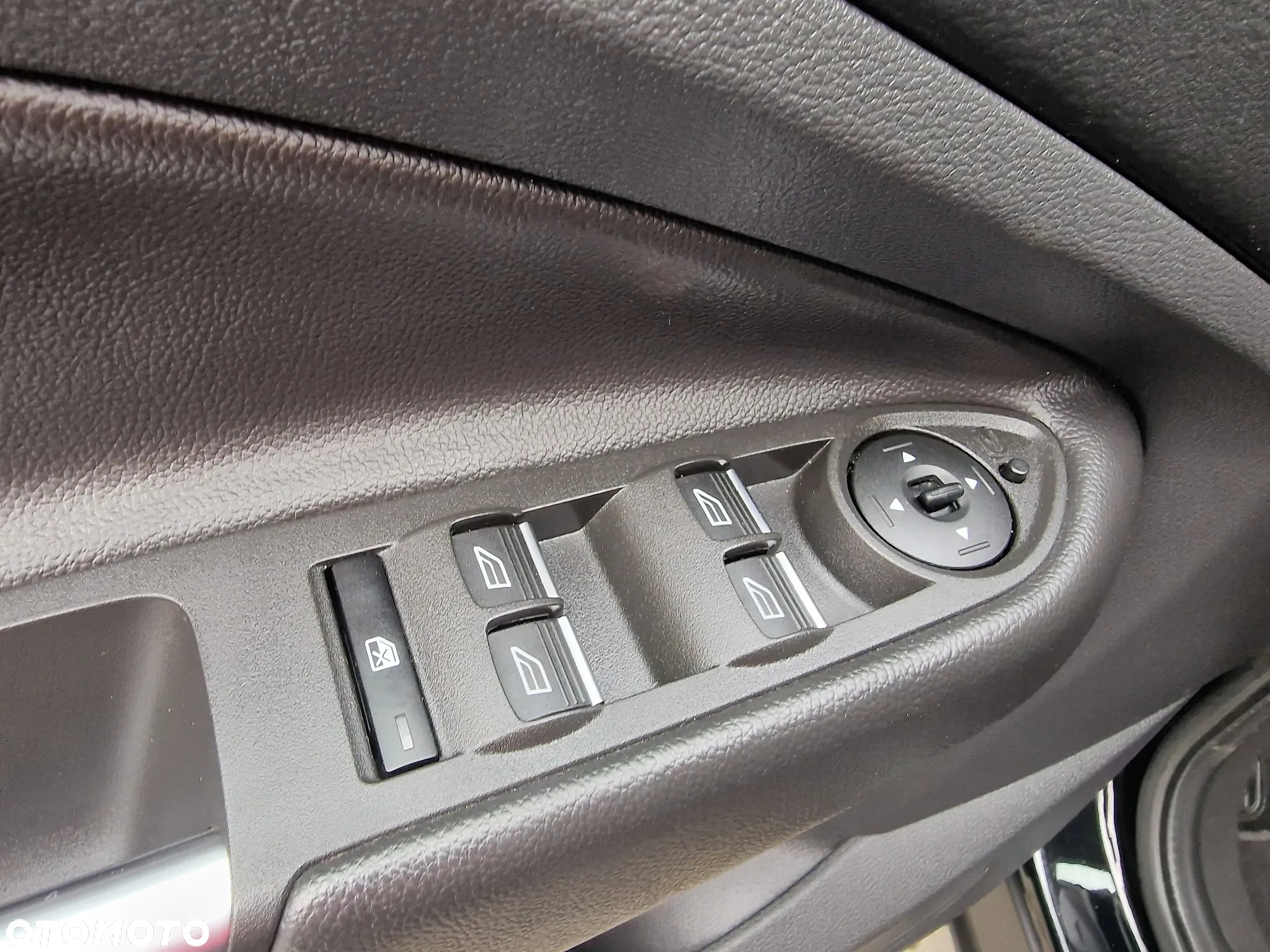 Ford Kuga 1.5 EcoBoost 2x4 Cool & Connect - 16