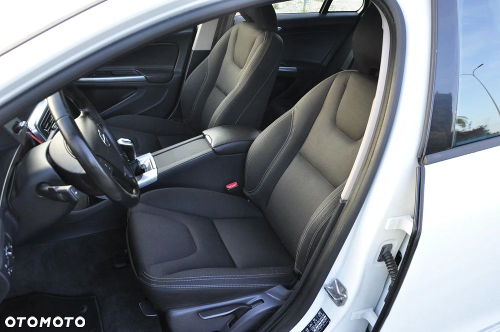 Volvo V60 D3 Summum - 15