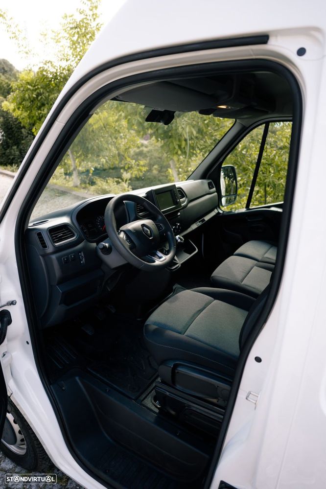 Renault Master Outro - 2